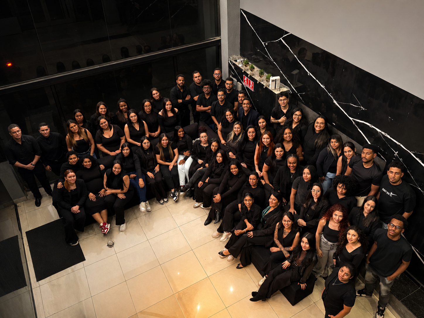 Equipe de consultores da Trinity Negociações reunida na sede da empresa